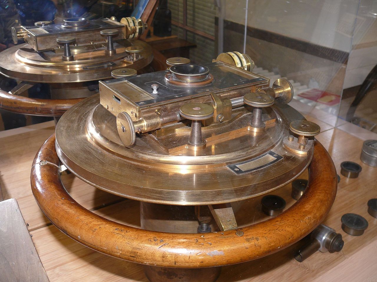Micrometer from 1909 at the Lille observatory (credit:- Peter Potrowl)